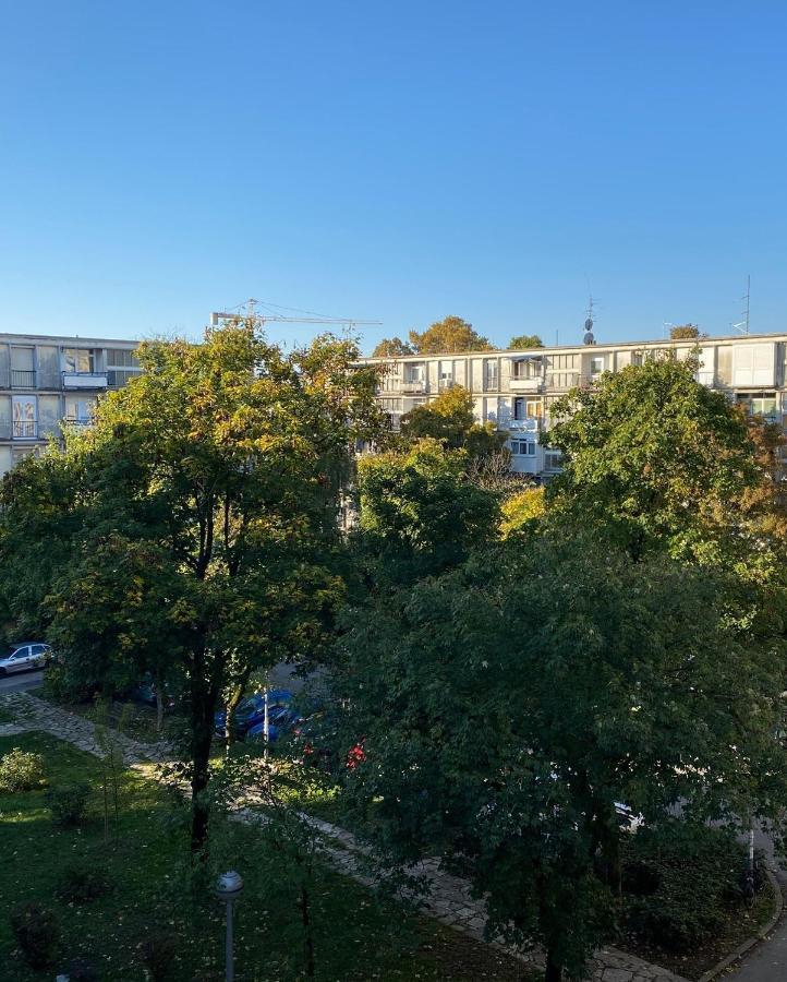Colorful Urban Oasis Apartment Загреб Екстериор снимка